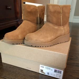 UGG Boots Sz 5. NWT!! Never Worn!!!!